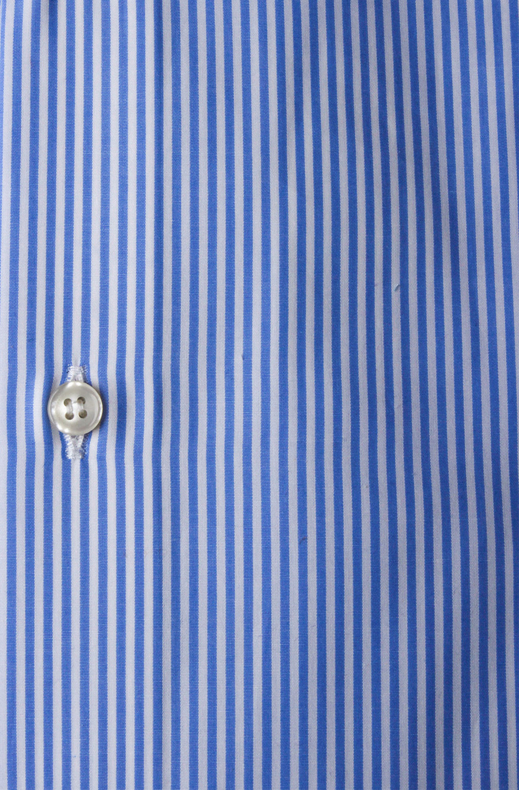 Camicia Ingram rigata con collo semi-aperto e vestibilità slim.