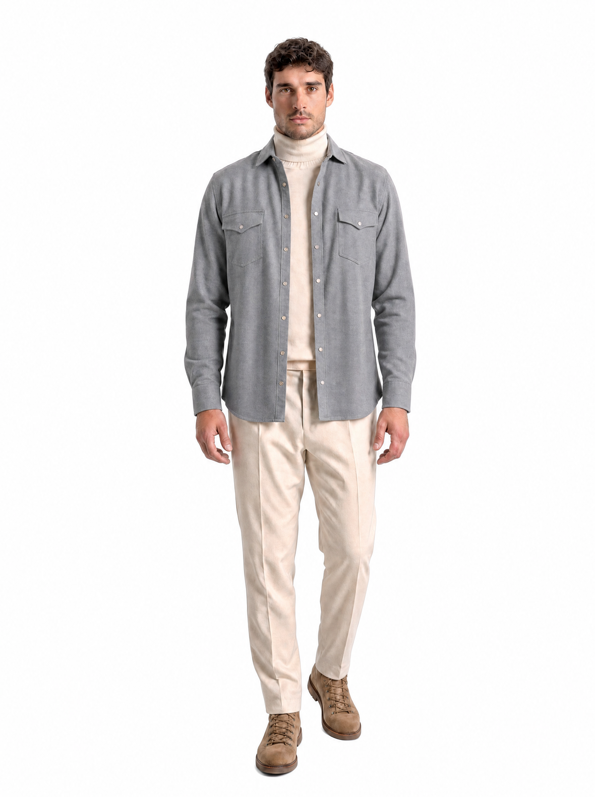 Camicia uomo grigia con taschini, indossata, vista frontale