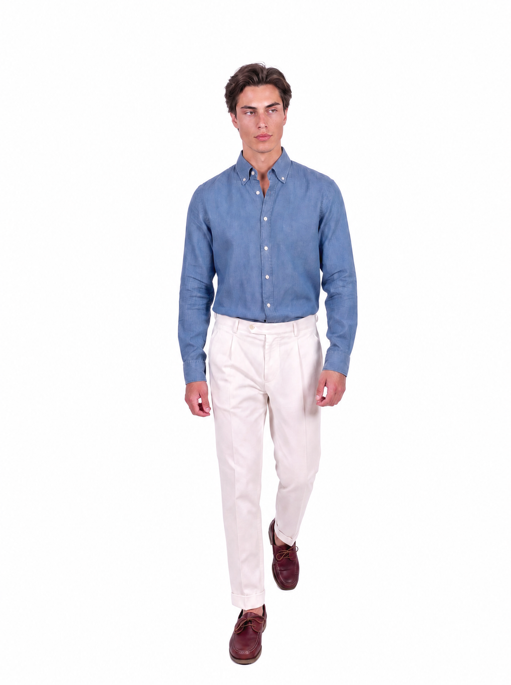 Camicia uomo in denim azzurro, indossata, vista frontale
