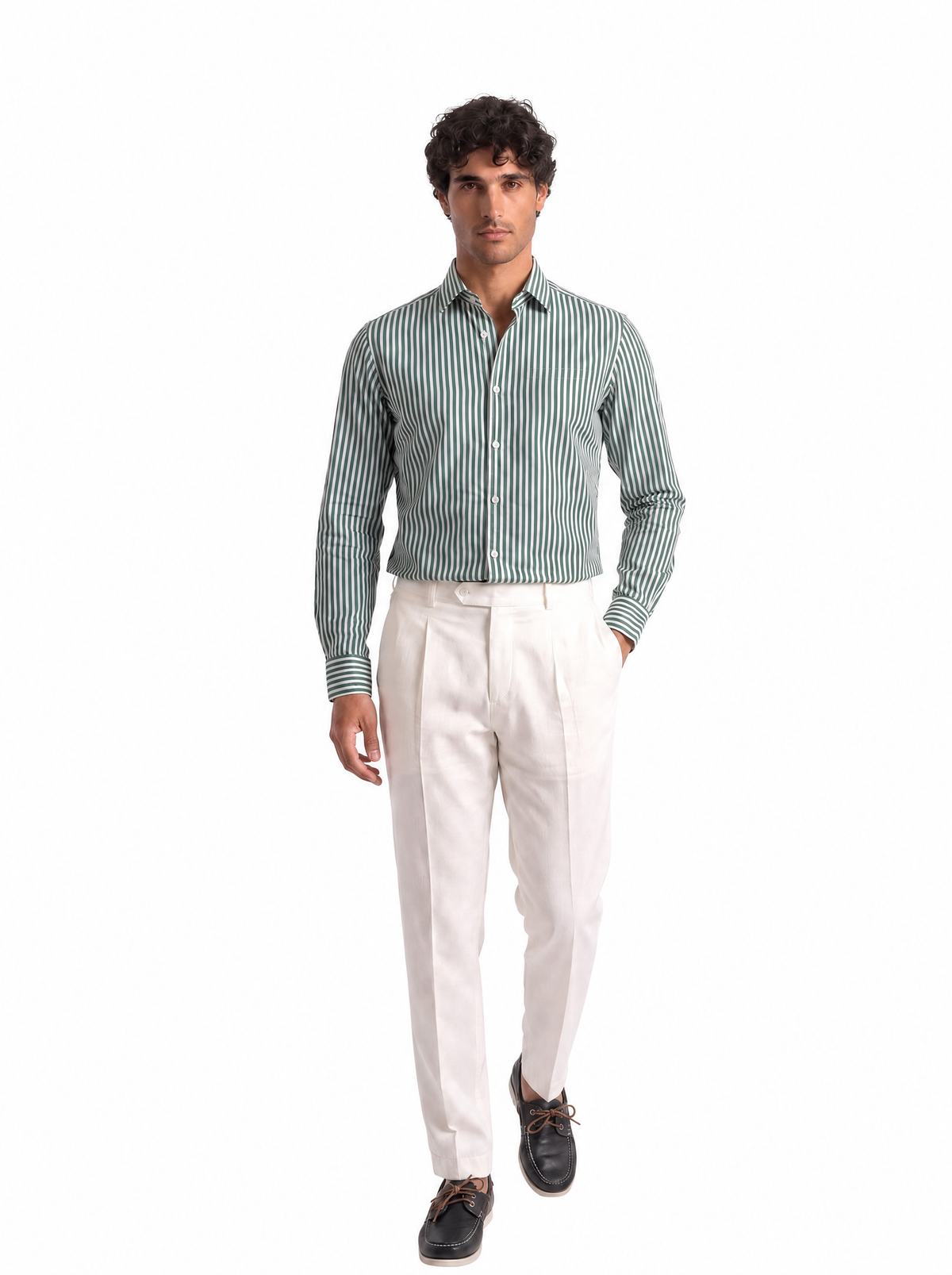 Camicia uomo a righe verdi su fondo bianco, indossata, vista frontale
