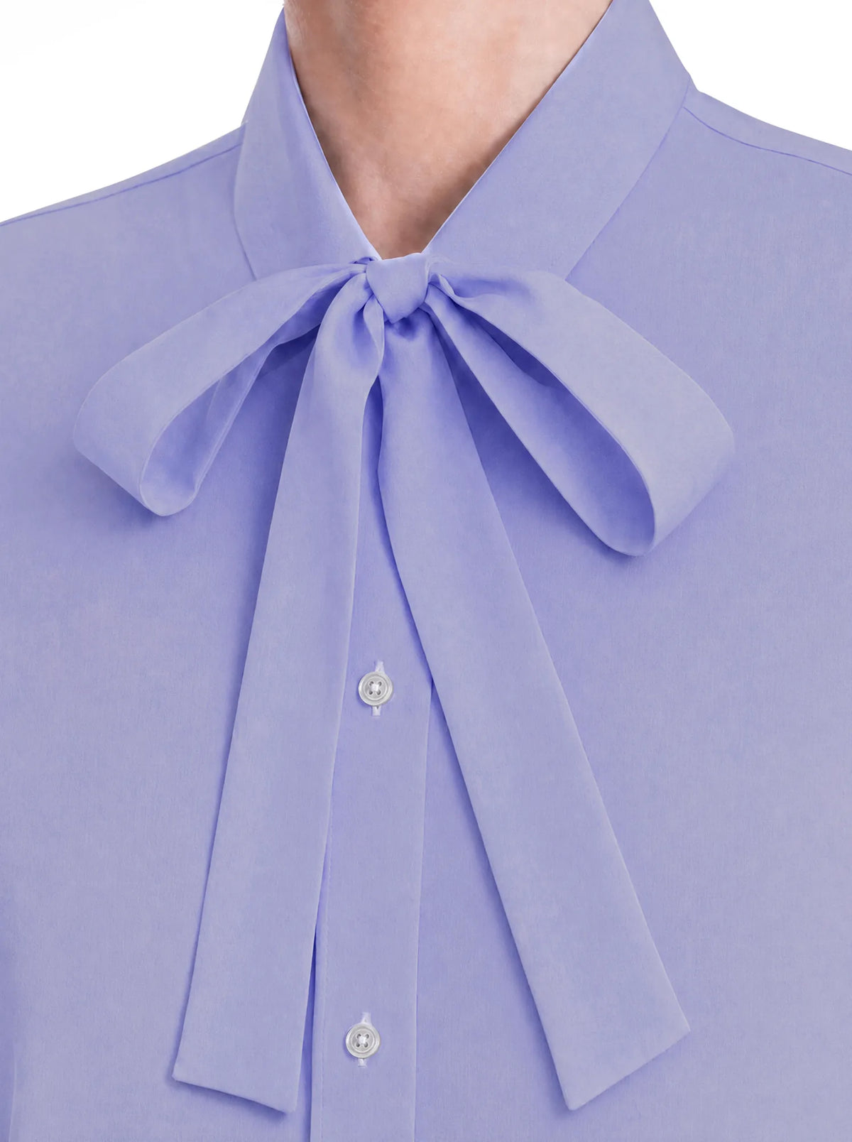 Camicia con fiocco lilla, dettaglio collo