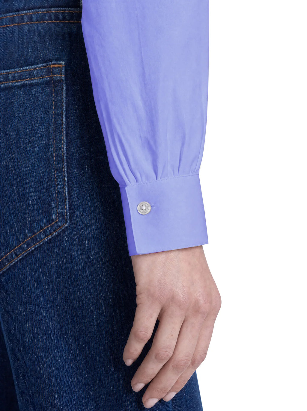 Camicia con fiocco lilla, dettaglio polso