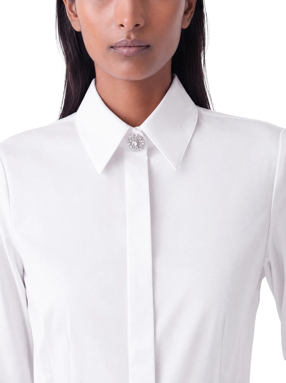 Camicia con bottoni gioiello bianca, dettaglio collo