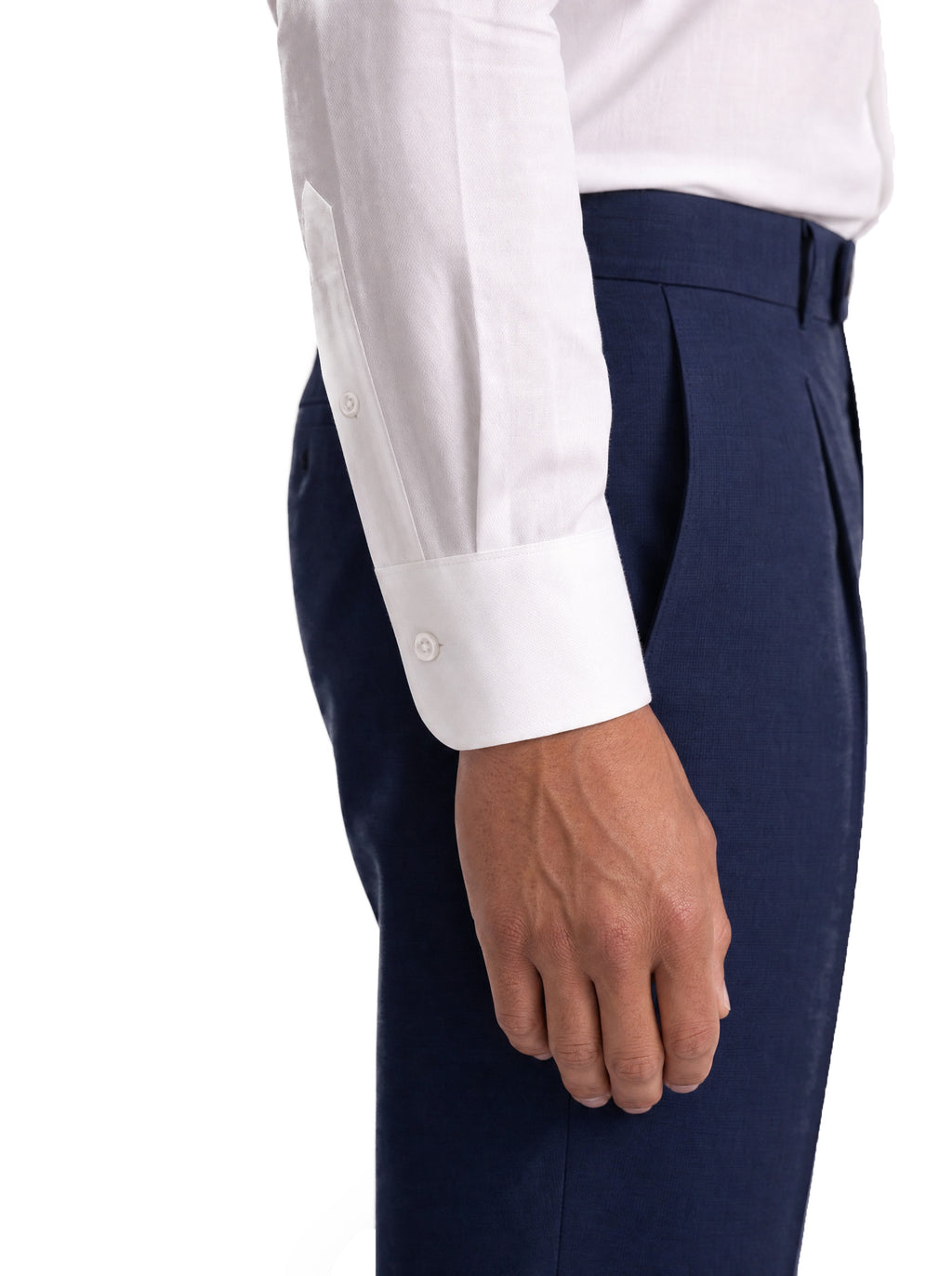 Dettaglio del polso della camicia in cotone armaturato bianca