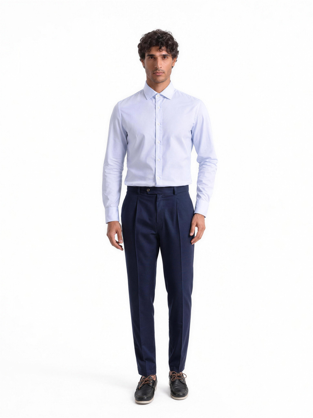 Camicia in cotone armaturato celeste, indossata, vista frontale