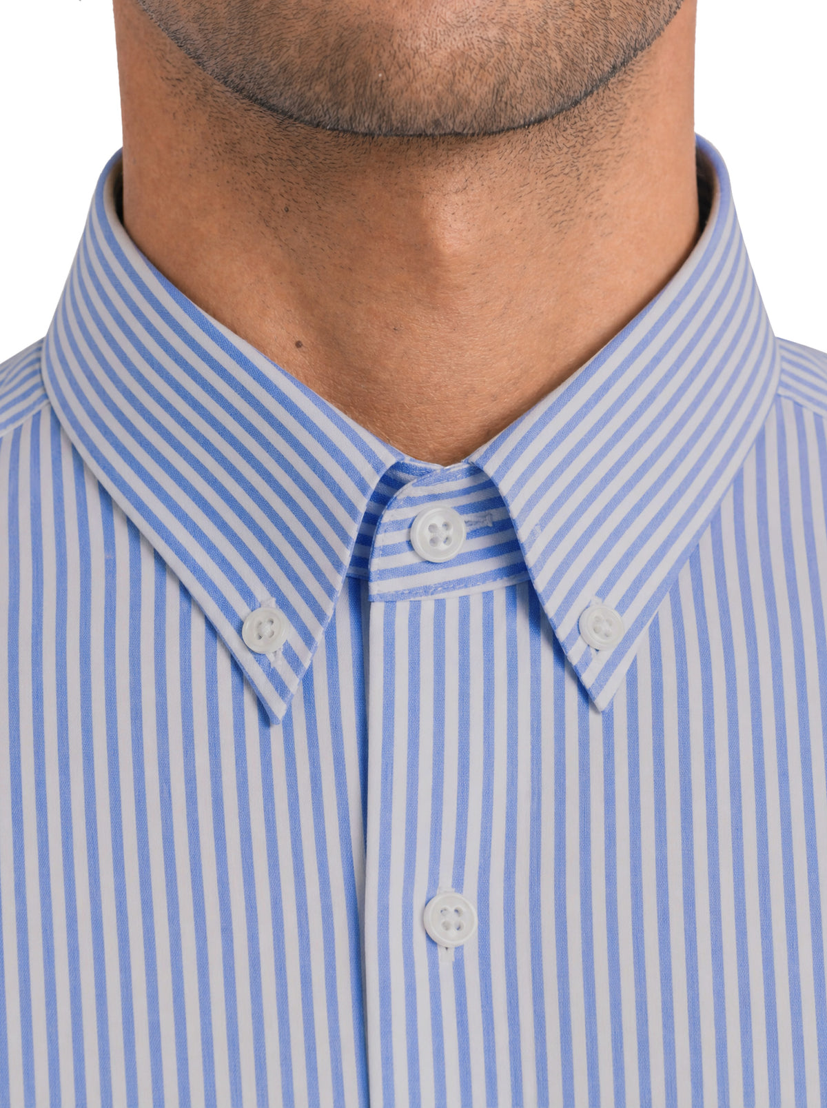 Dettaglio del collo button-down della camicia slim Cottonstir in cotone rigato