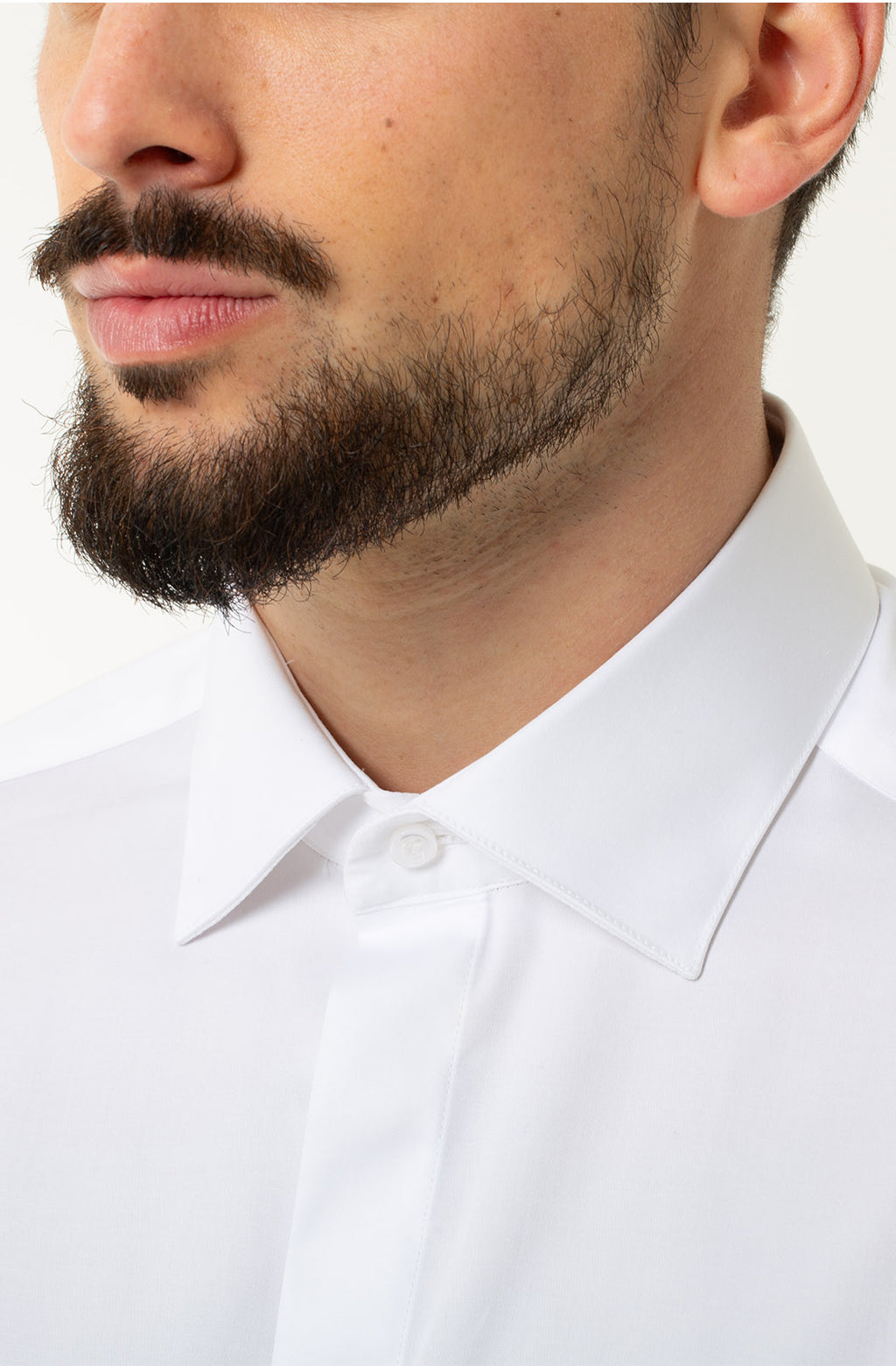 Camicia uomo elegante, slim fit, con abbottonatura coperta